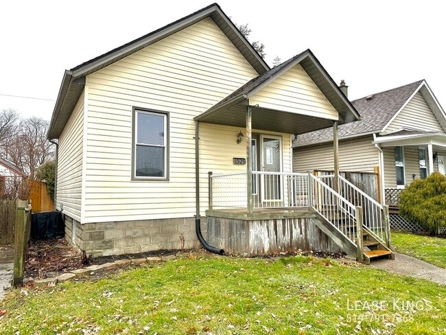 Building Photo - 2 Bed and 1.5 Bath Home in Walkerville