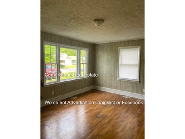 Photo - 881 W Orange St