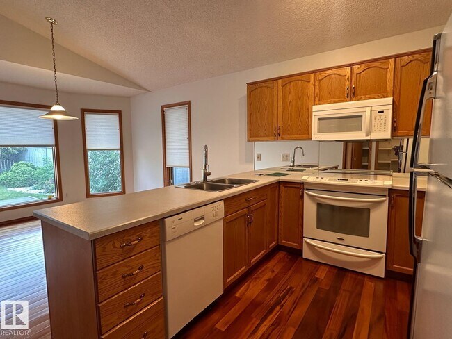 Photo - 643 Jenner Cove NW