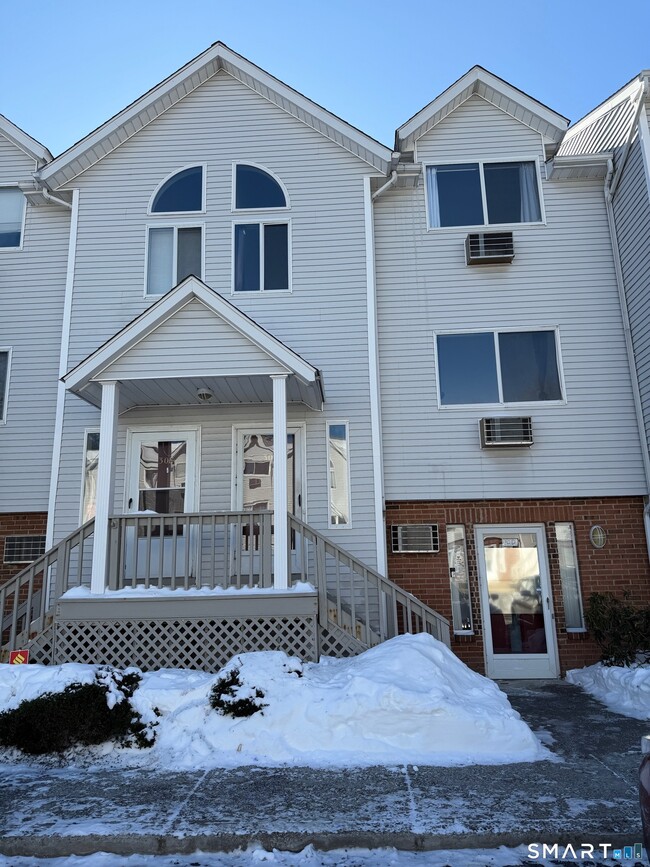 Building Photo - 925 Oronoke Rd Unit 30F