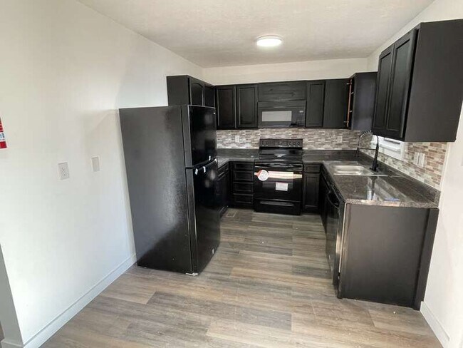 Photo - 1642 Hillwood Dr Unit G-3