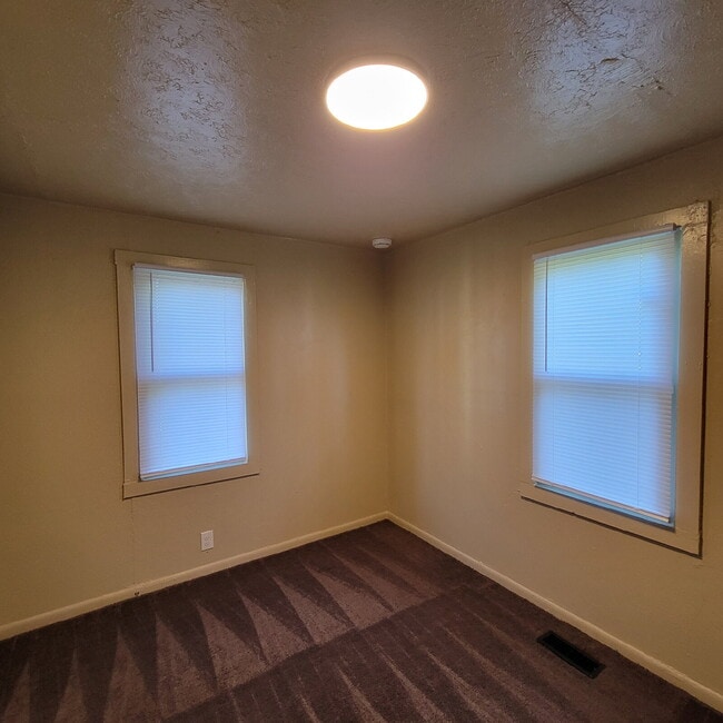Photo - 3 Bedroom less than a mile from iconic Garfield Park city park & Conservatory
