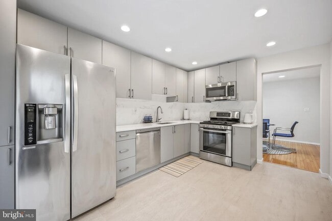 Photo - 204 Camelot Ct