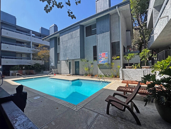 Photo - 355 S Marengo Ave Unidad 304