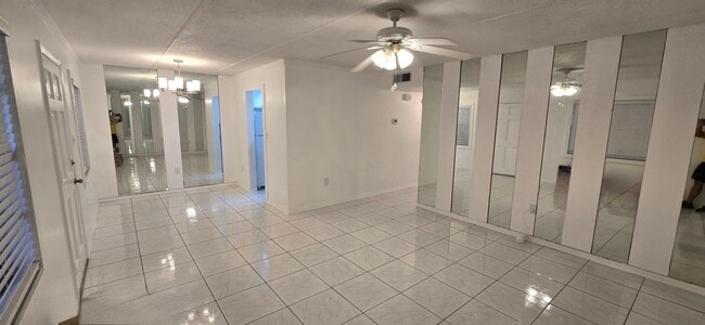 Building Photo - 4725 Christa Ct Unit Habana Park in Tampa