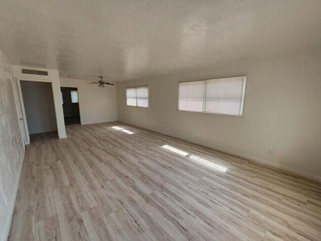 1249 Sandalwood Dr