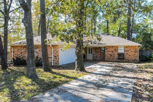 Photo - 230 Wedgewood Ct House