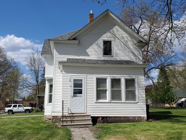 Building Photo - 108 3rd St W Rental