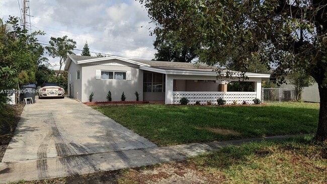 Photo - 6461 Evans St