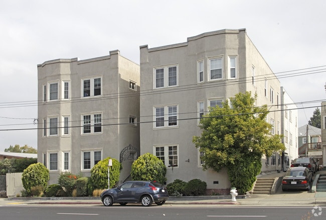 Building Photo - 482 40th St Rental