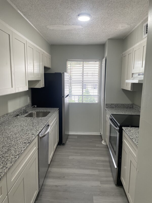 Building Photo - 1208 Bush River Rd Unit B6 Rental