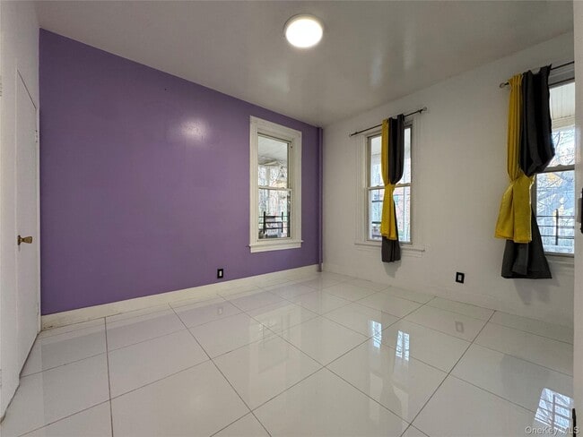 Photo - 642 E 224th St Unit 1