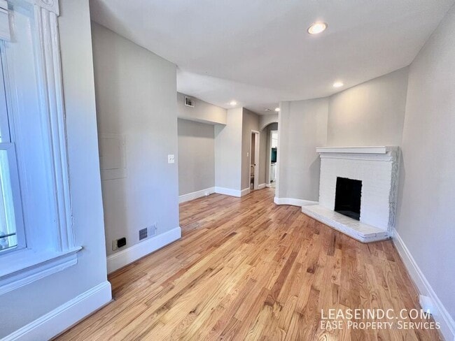Photo - 342 Elm St NW