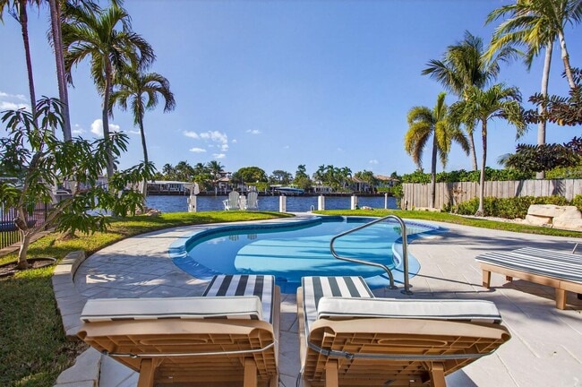 Photo - 513 S Riverside Dr