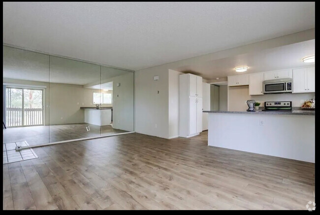 Building Photo - 155 Rosebay Dr Unit 19 Rental