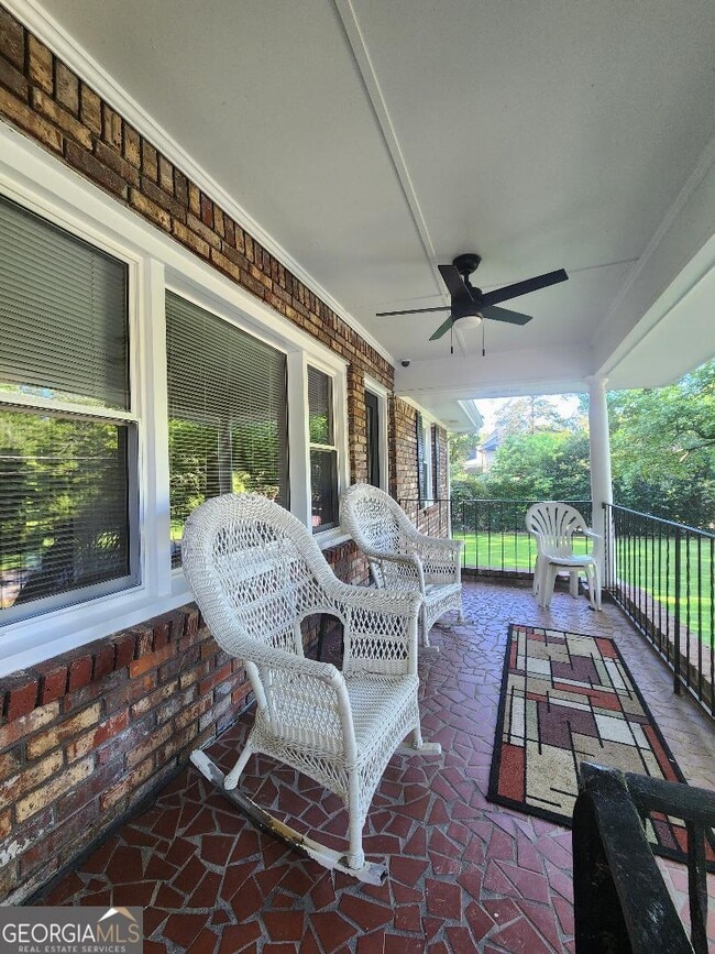 Photo - 302 Kelso Dr SW