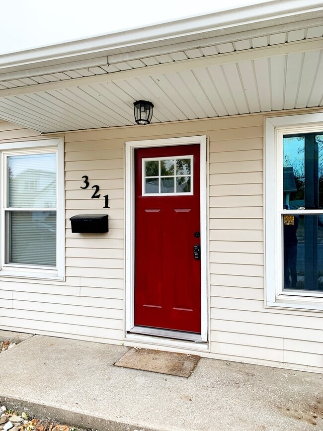 Photo - 321 Monroe St