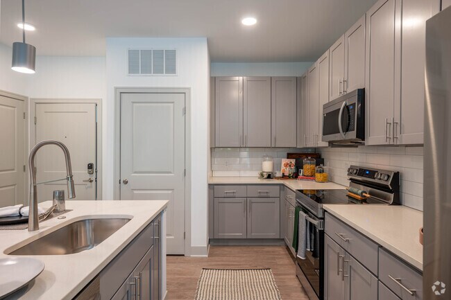 1BR, 1BA - 815SF - Kitchen