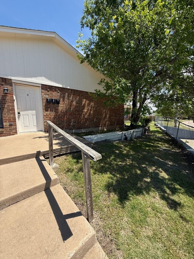 Photo - 1003 NW 50th St