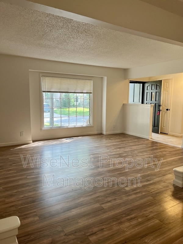 1920 E 153rd Terrace