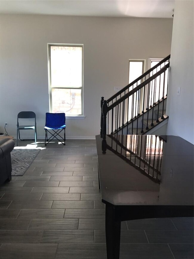 Photo - 2105 Town Centre Dr