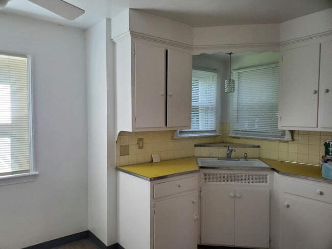 Photo - 3909 Warrensville Center Rd