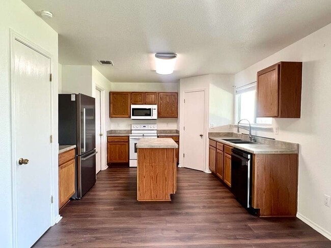 Photo - $500 OFF ON FIRST MONTH RENT & ADMIN FEE WAIVED FOR SAME DAY APPLICATION!Move-In Ready Home with ...