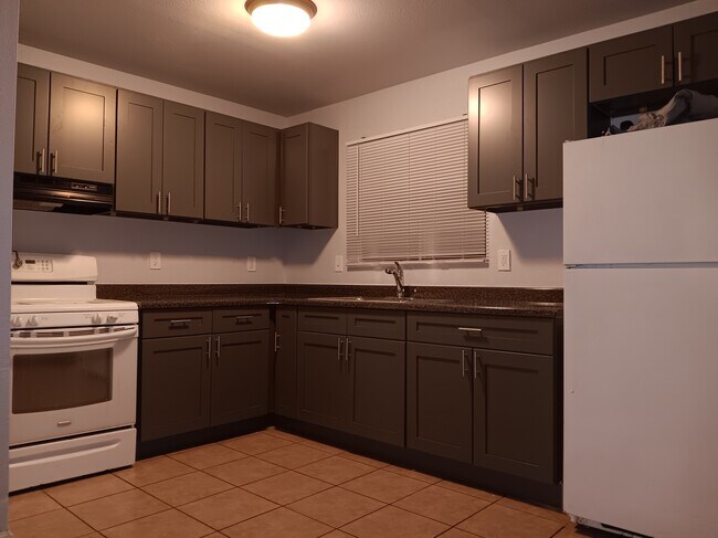 Photo - 9429 S Central Ave