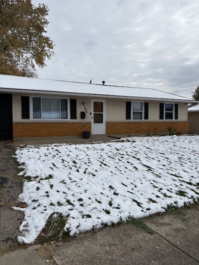 Building Photo - 3 Bedroom, 1 1/2 Bath Home in Huber Heights