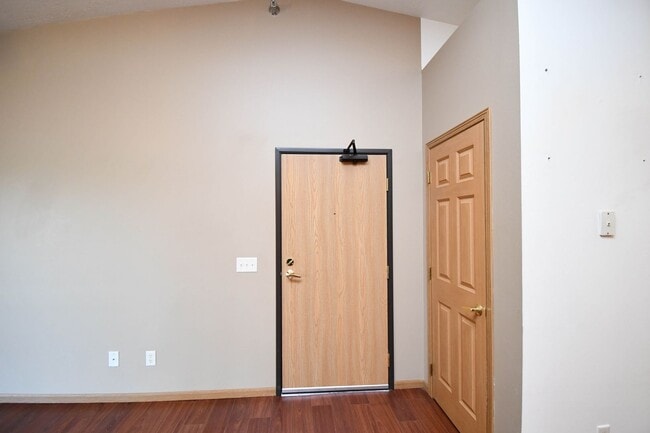Photo - 7434 S Louise Ave Unidad 7434-301