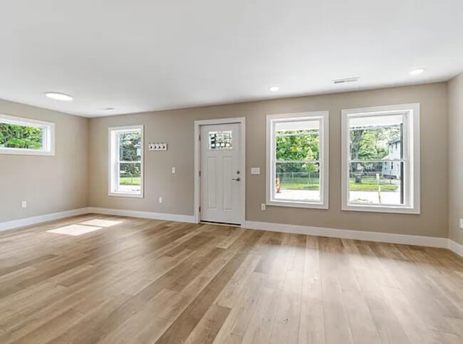 Photo - 307 N Van Dorn St