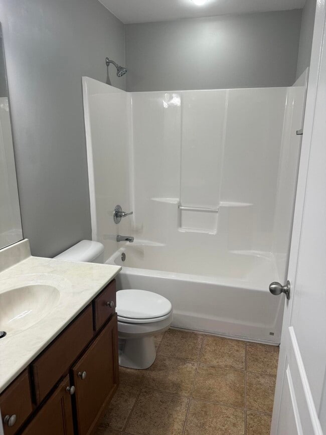 Photo - 329 Oxford Cir