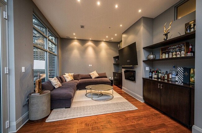 Photo - Luxury Penthouse Condo Downtown with Private Patio & Amazing Views Available Now!
