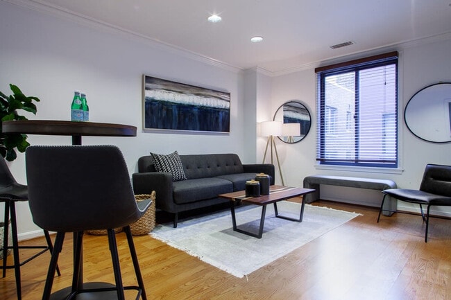 Photo - 1020 16th St NW Unidad ID1238462P