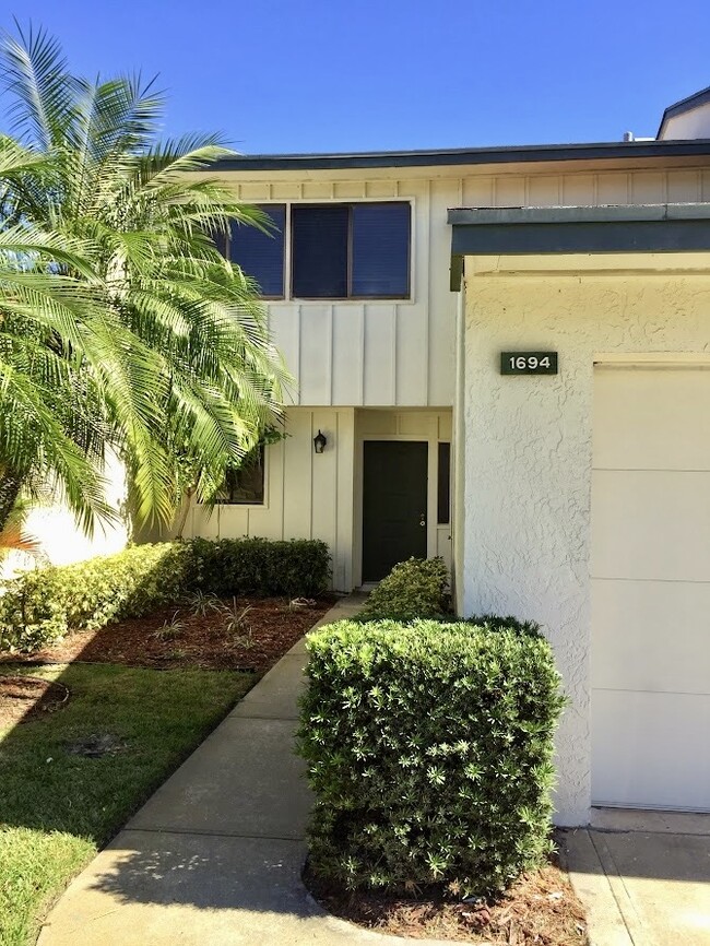 Front Entry - 1694 SW Crossing Cir Townhome