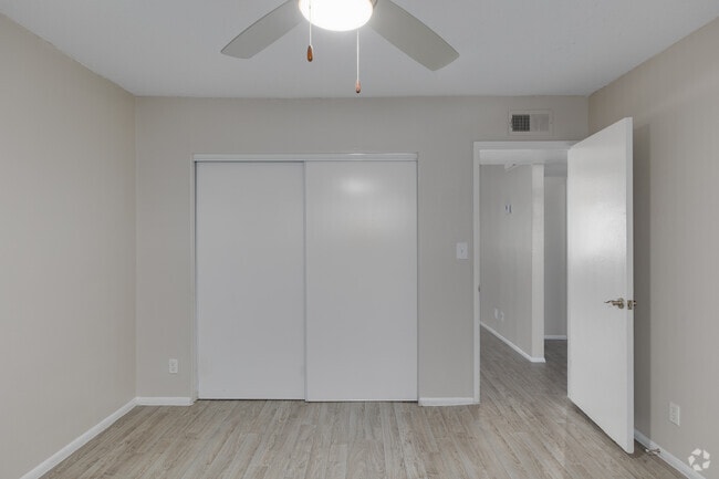 2BR, 1BA - 810SF - Bedroom
