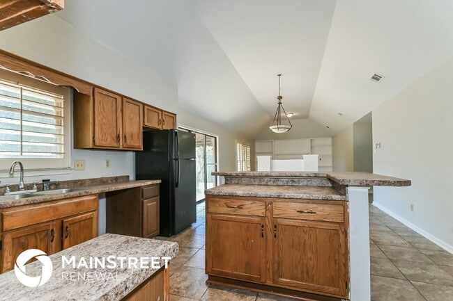 Photo - 810 N Walnut Bend Rd