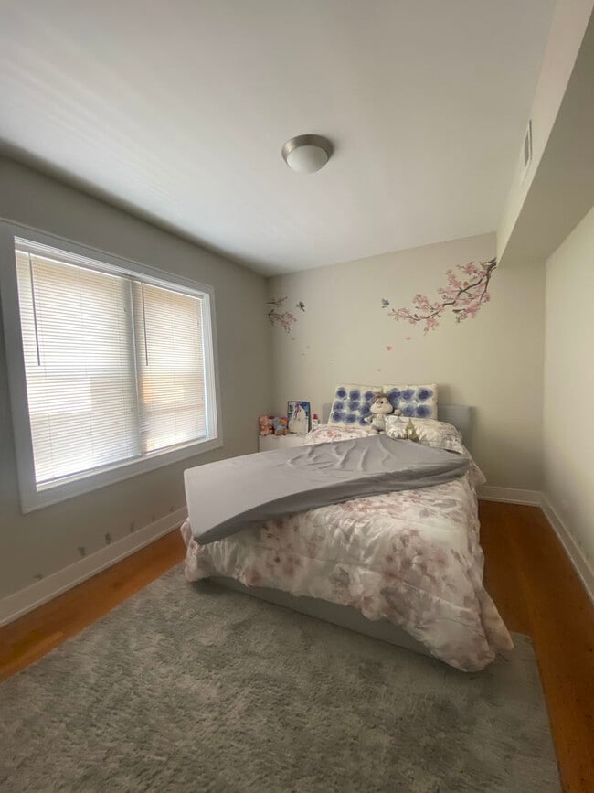 Photo - 6433 N Albany Ave Unidad 2E