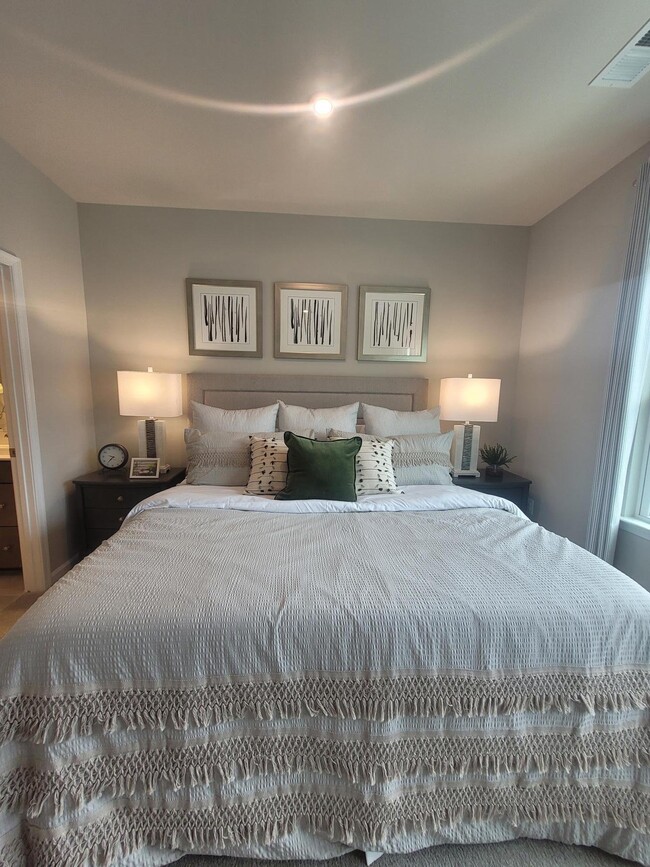 Building Photo - 3 S 3rd Ave