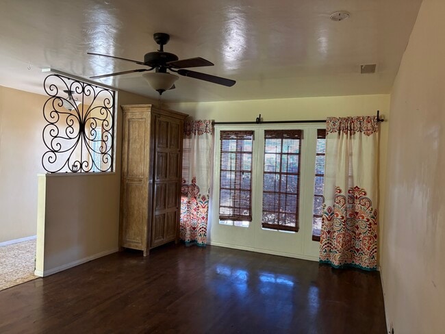 Living Room - 6601 Louise Ave