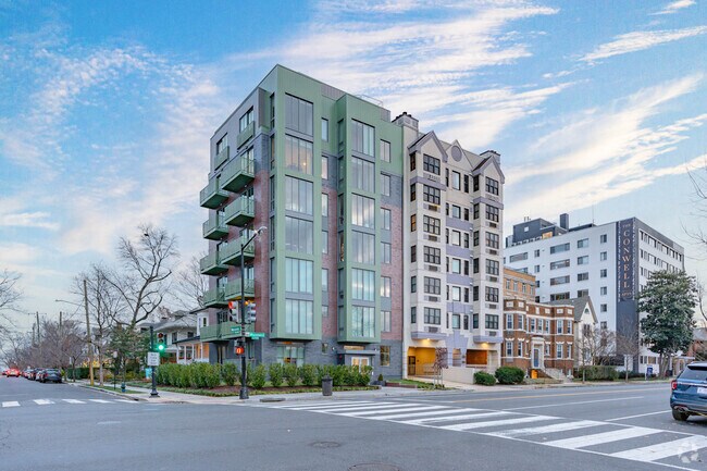 3219 Avenida Wisconsin - 3219 Wisconsin Ave