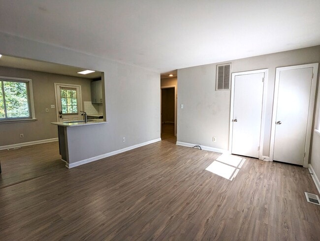 Photo - 3906 Lexington Dr Unit B