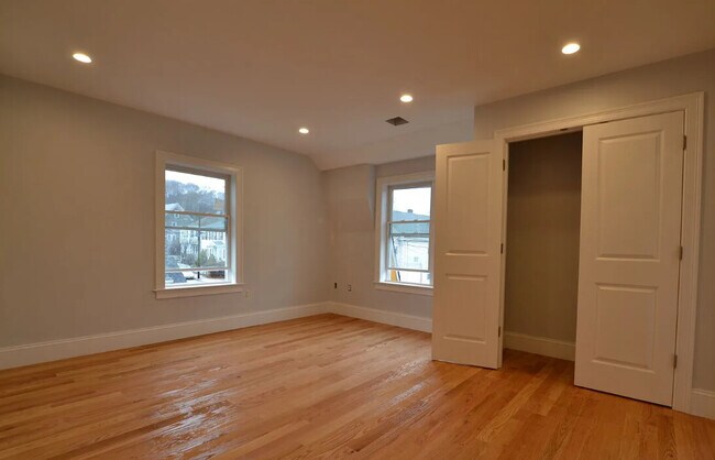 Photo - 26 Bothwell Rd Unit 1
