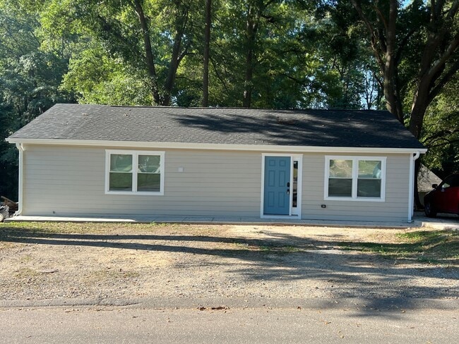 Building Photo - 915 Brandon St Rental