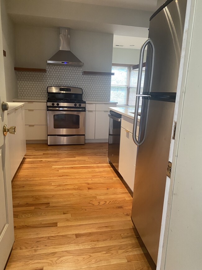 Kitchen - 828 W Agatite Ave Unidad 2