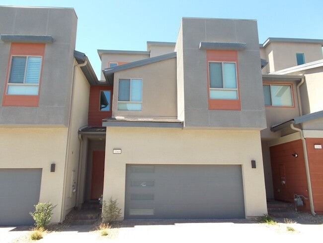 Building Photo - 3360 Santa Verdiana St Rental