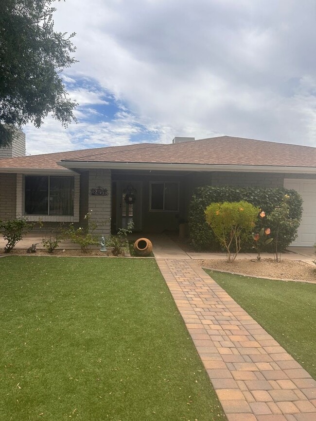 Building Photo - 4-bedroom HOUSE w/Solar, Private Pool, DONT MISS OUT!! $2750 APPLY Today!