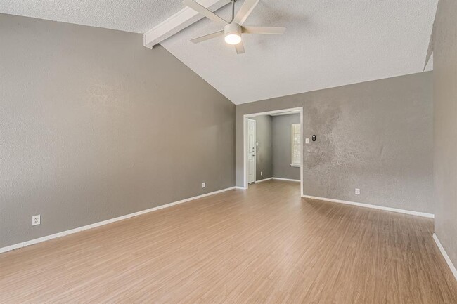 Photo - 2516 Glen Springs Way