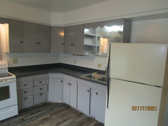 Photo - 629 N Pine St Unit Upper