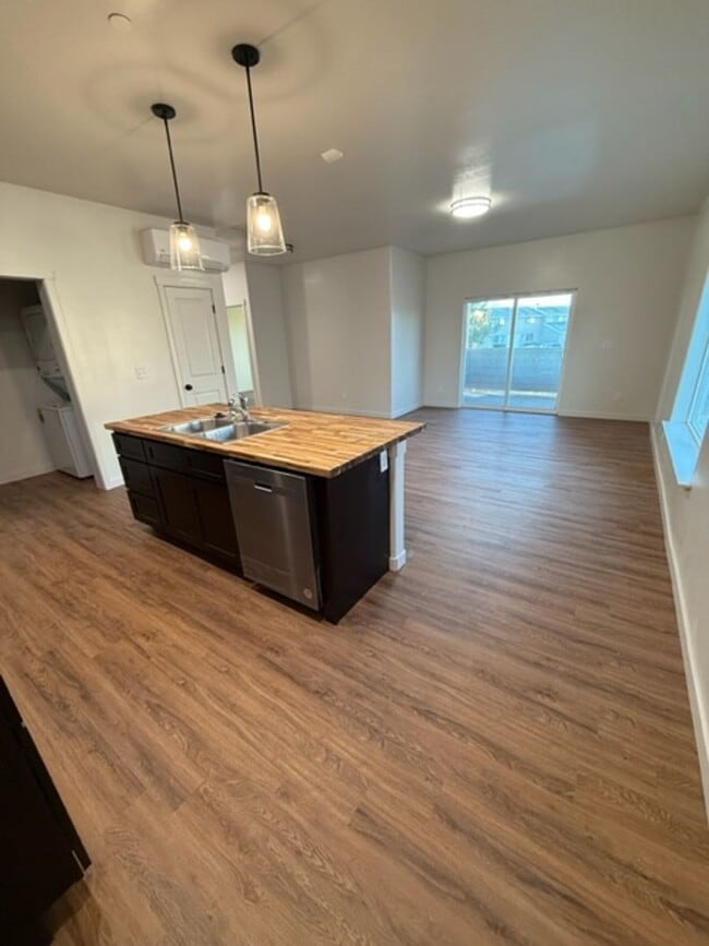 321-329 Pheasant Rd W Unit Pheasant Rd.
